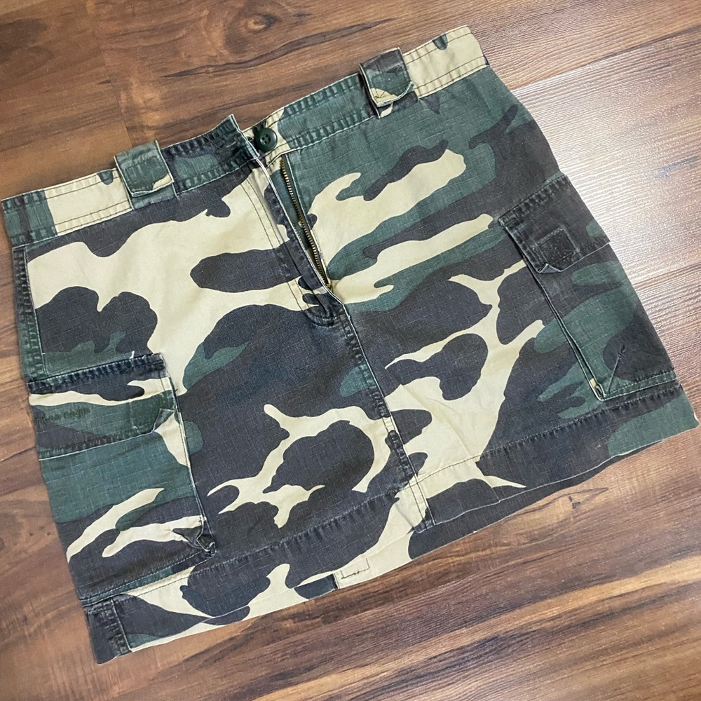 American Eagle Camo Skirt